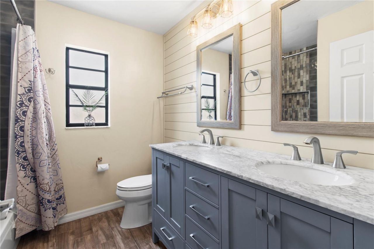 4702 Glenbrooke Terrace, Sarasota, FL 34243 Photo