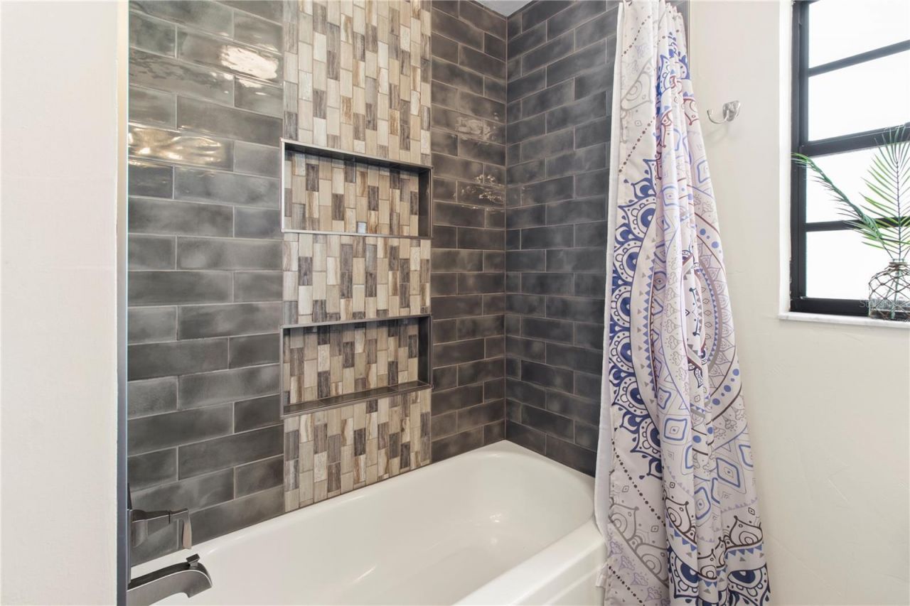 4702 Glenbrooke Terrace, Sarasota, FL 34243 Photo