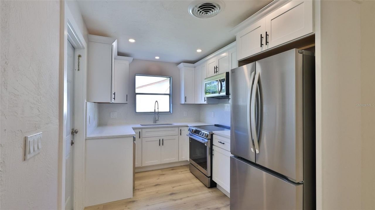 11 Swan Avenue, New Smyrna Beach, FL 32168 Photo