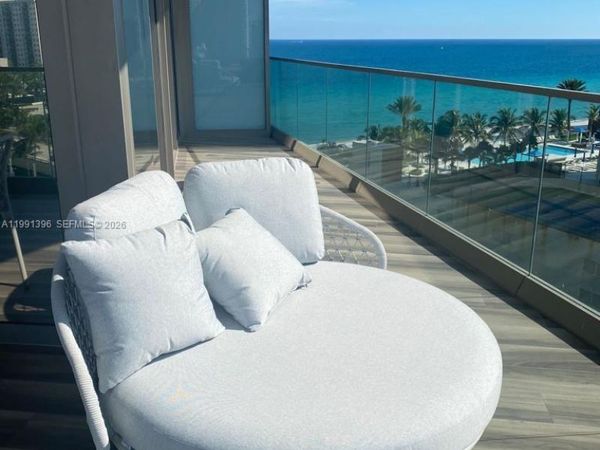 18975 Collins Ave, Unit 605, Sunny Isles Beach, FL 33160