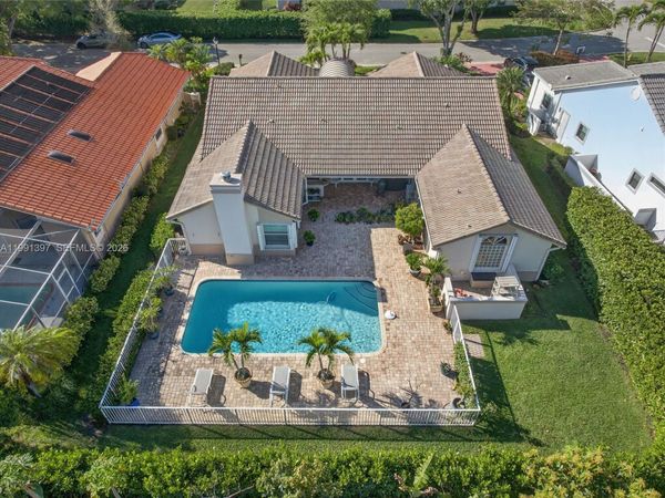 11735 Greenbrier Ln , Coral Springs, FL 33071