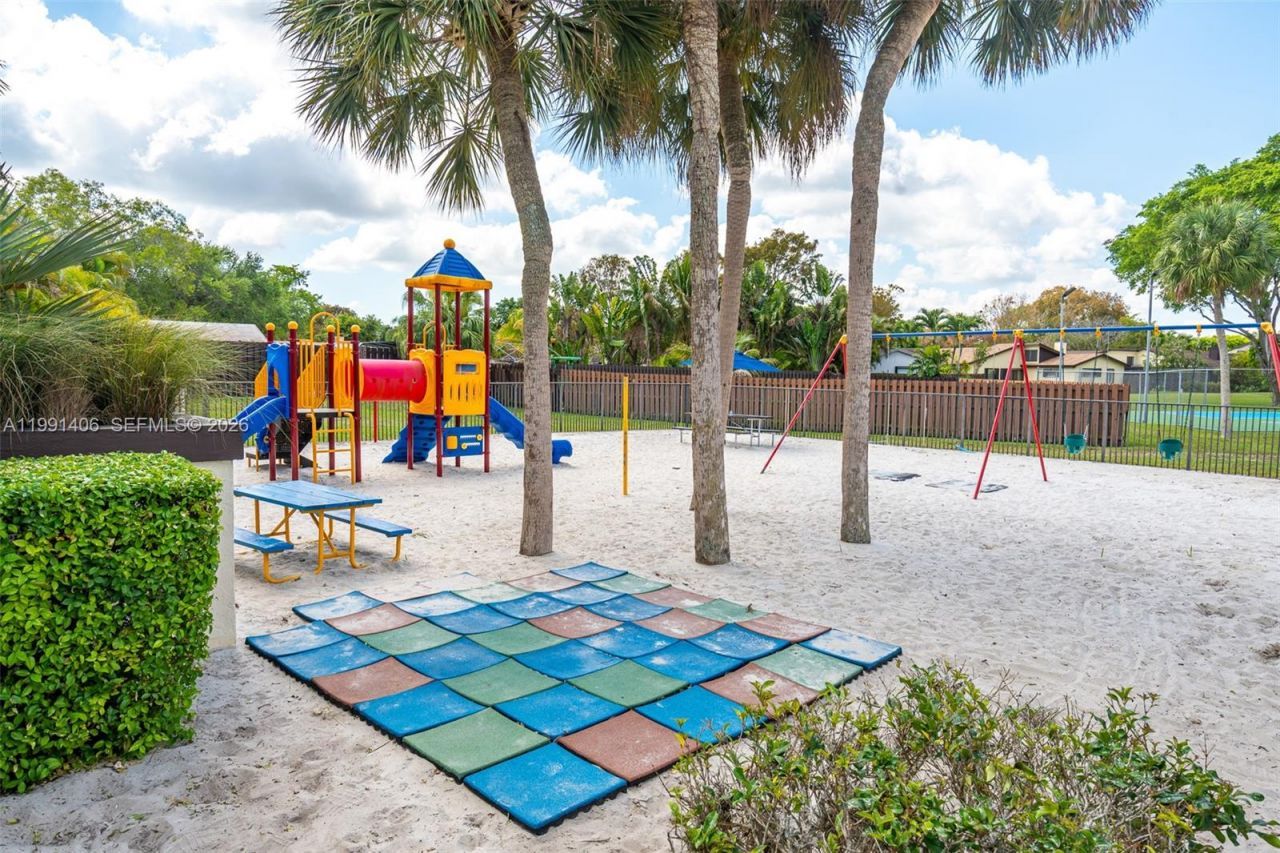 13560 SW 108th St Cir N , Miami, FL 33186 Photo