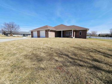 906 N Gray Avenue, Sutton, NE 68979