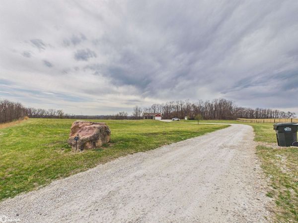 902 N Merino Avenue, Eddyville, IA 52553