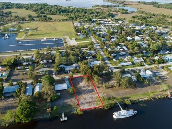 1035 W Anchor LN, MOORE HAVEN, FL 33471