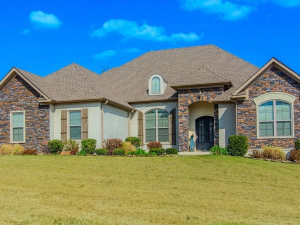 9800 Oak Heights Drive, Sherwood, AR 72120