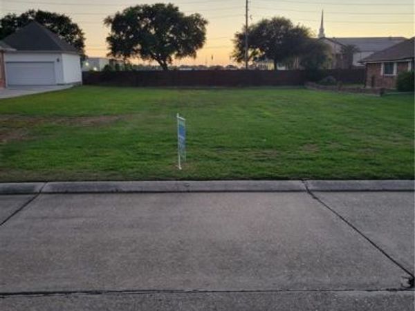 LAKE ARROWHEAD Drive, Harvey, LA 70058