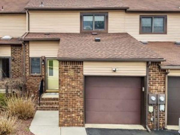 37 Chelsea Cir, Raritan, NJ 08822