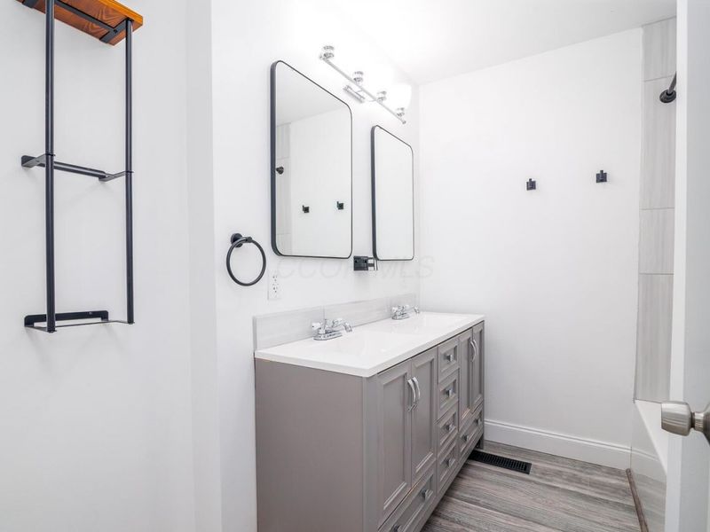 464 Yarmouth Lane, Columbus, OH 43228 Photo 11