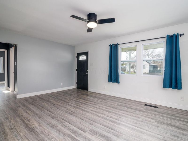 464 Yarmouth Lane, Columbus, OH 43228 Photo 16