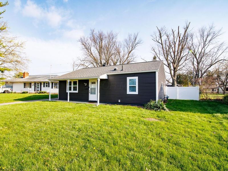 464 Yarmouth Lane, Columbus, OH 43228 Photo 18