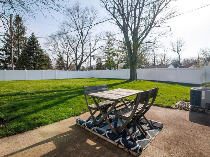 464 Yarmouth Lane, Columbus, OH 43228 Photo 22