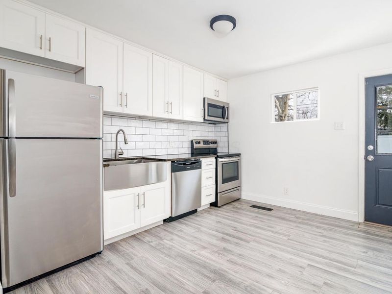 464 Yarmouth Lane, Columbus, OH 43228 Photo 4