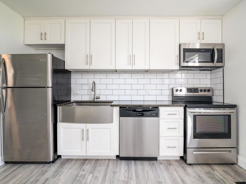 464 Yarmouth Lane, Columbus, OH 43228 Photo 4