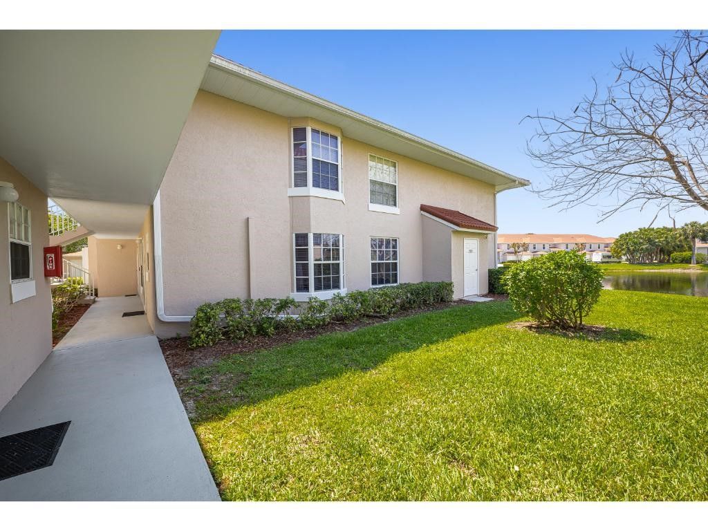 300 Grand Royale, #102 Circle, Unit 102, Vero Beach, FL 32962 Photo