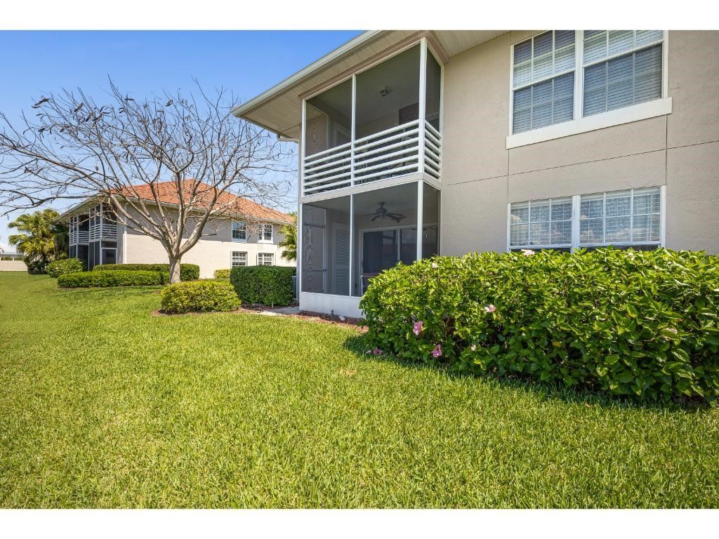 300 Grand Royale, #102 Circle, Unit 102, Vero Beach, FL 32962 Photo