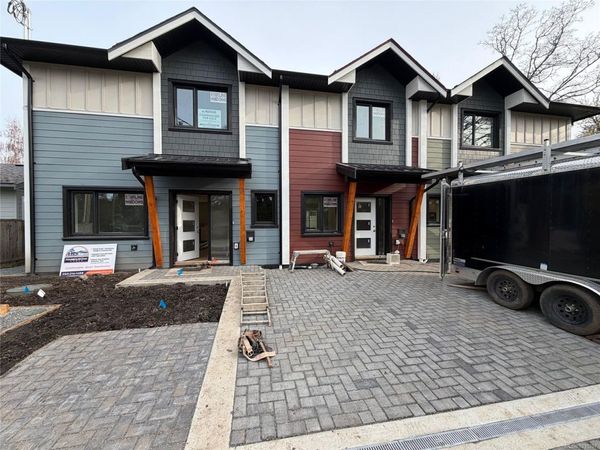 1048 Clarke Rd , Unit 3, Central Saanich, BC V8M 1C7