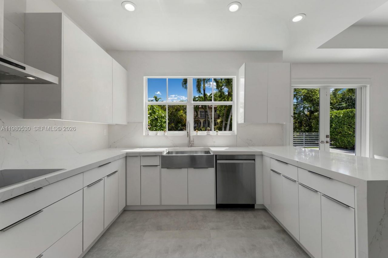 5790 SW 34th St, Miami, FL 33155 Photo