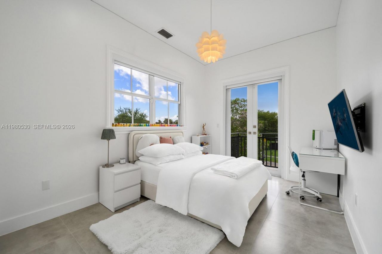 5790 SW 34th St, Miami, FL 33155 Photo