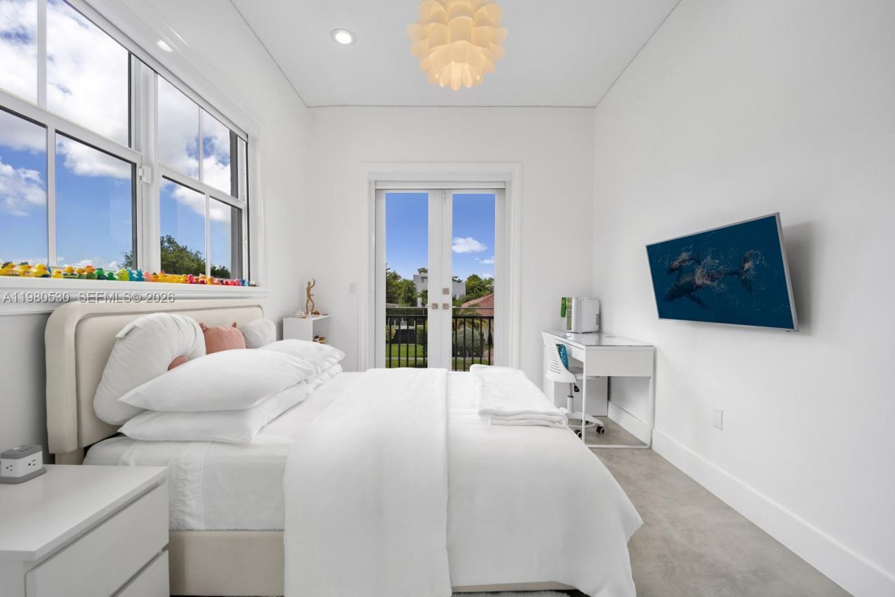 5790 SW 34th St, Miami, FL 33155 Photo