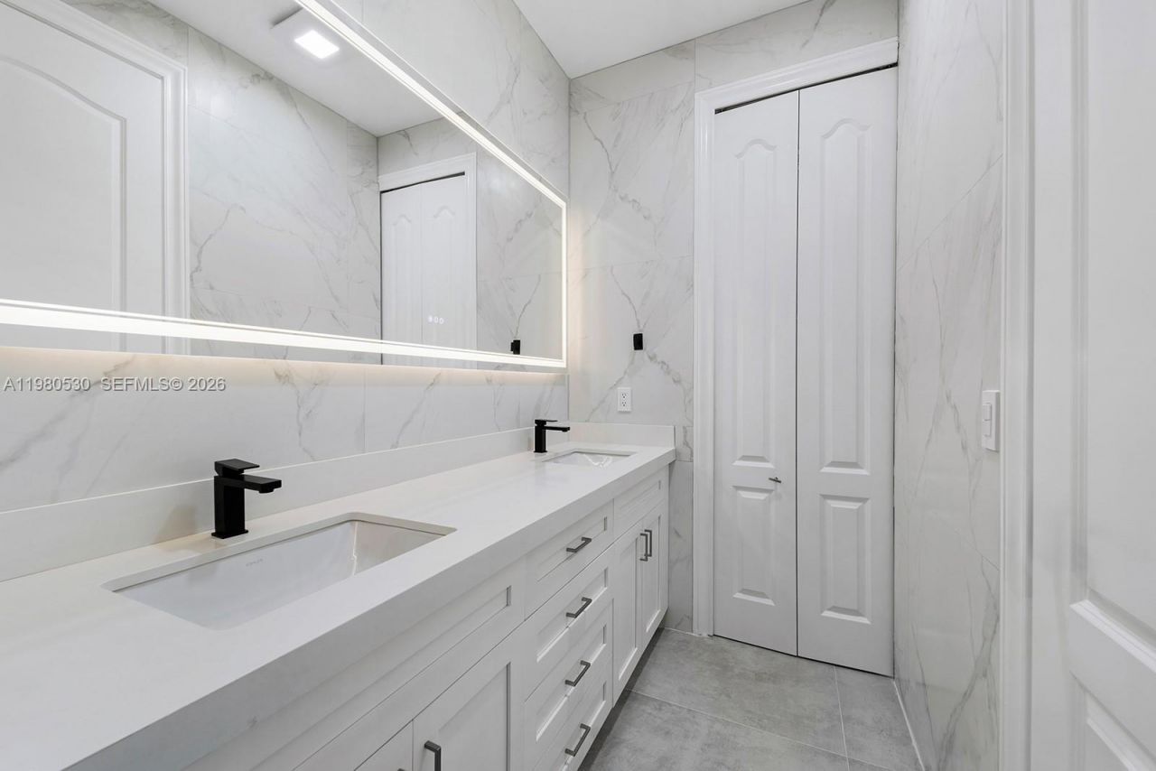 5790 SW 34th St, Miami, FL 33155 Photo