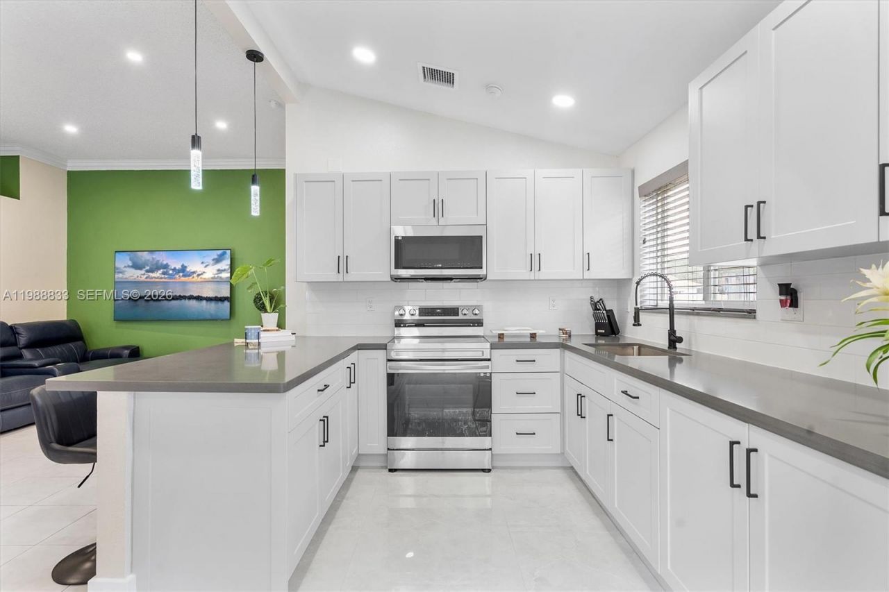 19031 NW 54th Ave, Miami Gardens, FL 33055 Photo