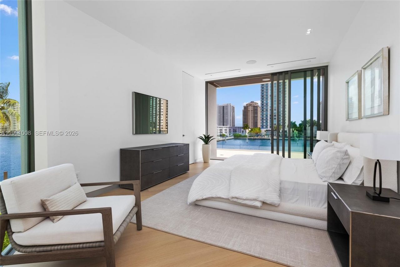 503 Palm Dr , Hallandale Beach, FL 33009 Photo