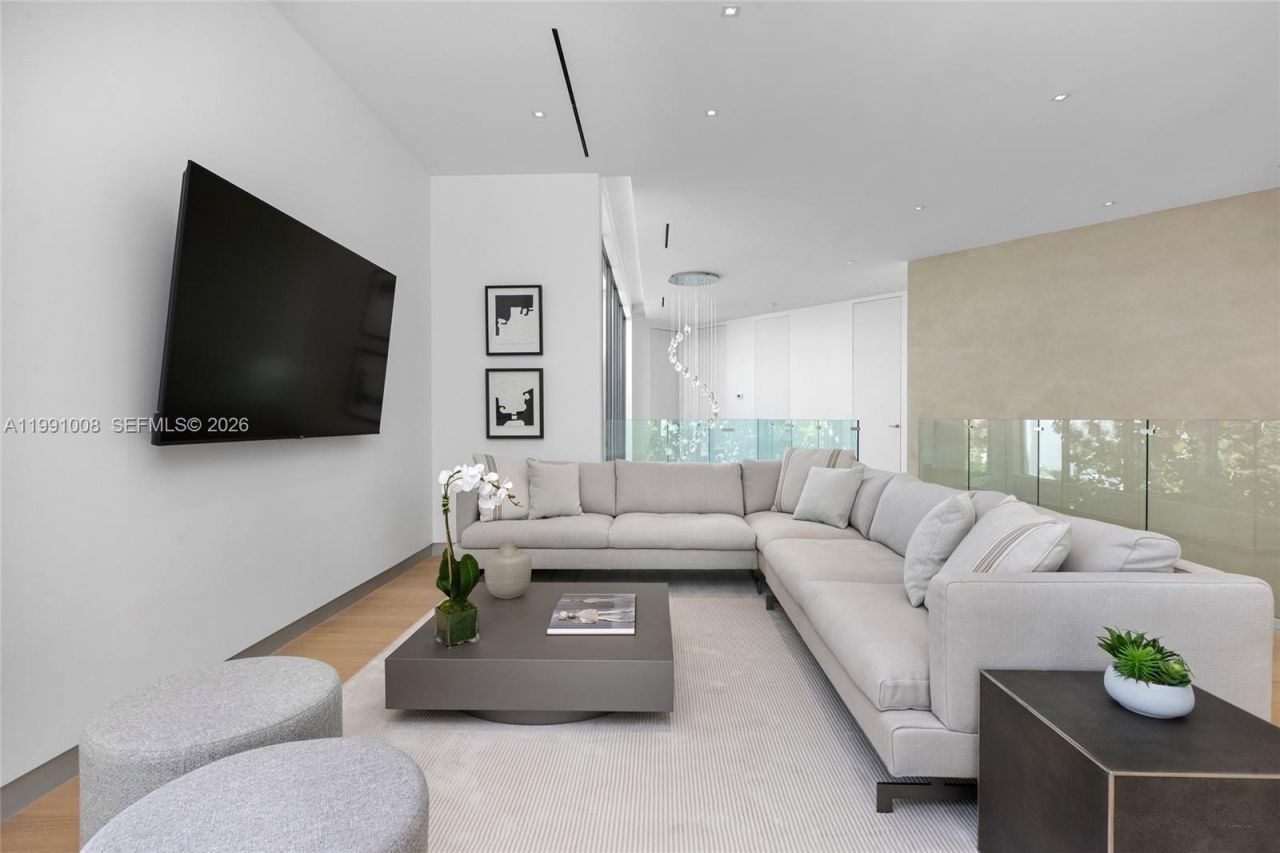 503 Palm Dr , Hallandale Beach, FL 33009 Photo