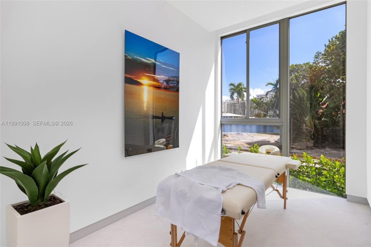 503 Palm Dr , Hallandale Beach, FL 33009 Photo