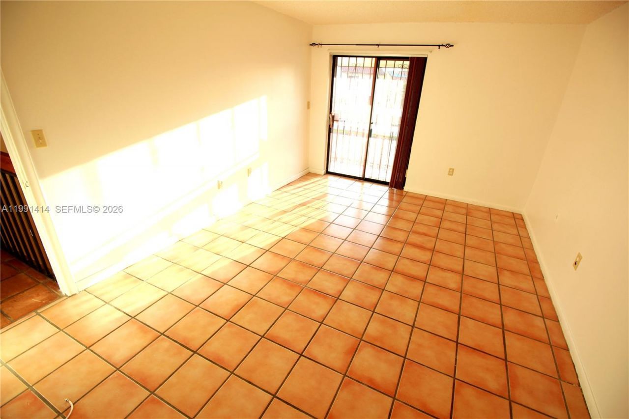 1221 SW 124th Ct, Unit 26-E, Miami, FL 33184 Photo