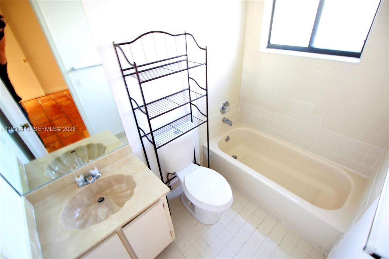 1221 SW 124th Ct, Unit 26-E, Miami, FL 33184 Photo