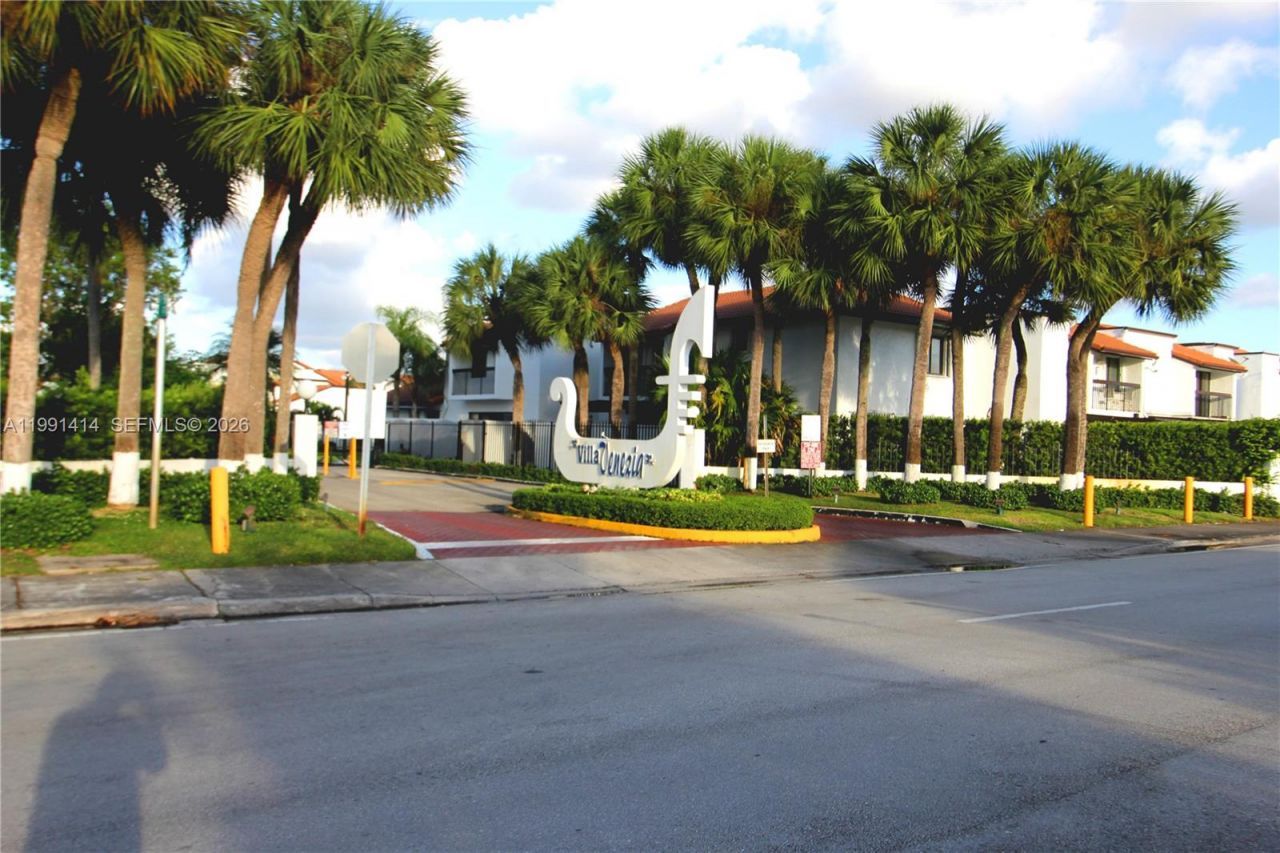 1221 SW 124th Ct, Unit 26-E, Miami, FL 33184 Photo