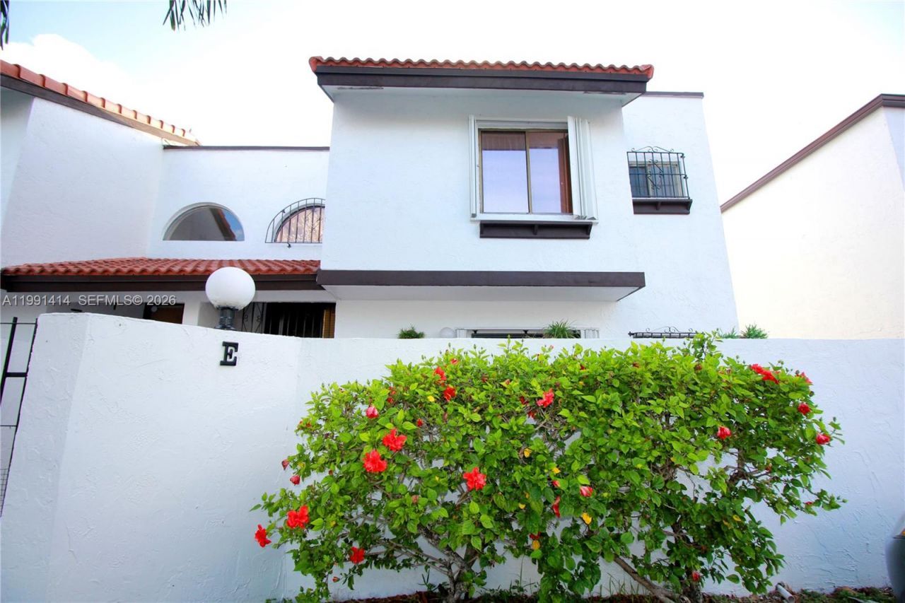 1221 SW 124th Ct, Unit 26-E, Miami, FL 33184 Photo