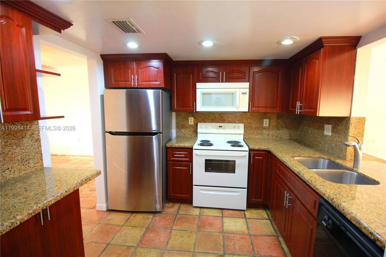 1221 SW 124th Ct, Unit 26-E, Miami, FL 33184 Photo