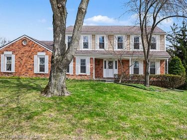 25800 Rutledge Crossing, Farmington Hills, MI 48335