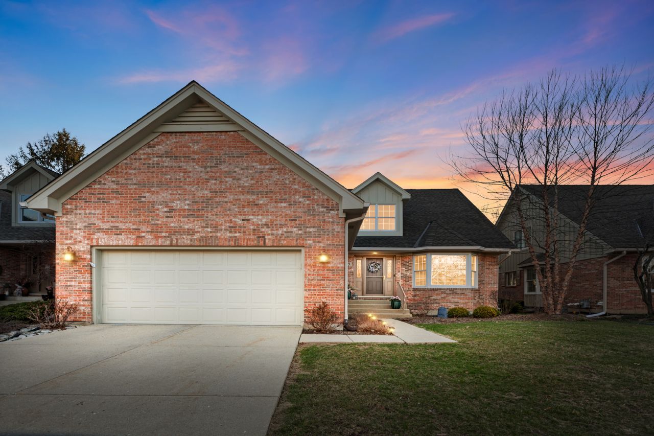 925 Wedgewood Drive, Crystal Lake, IL 60014 Main Photo