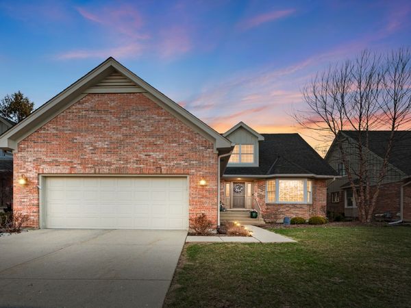 925 Wedgewood Drive, Crystal Lake, IL 60014