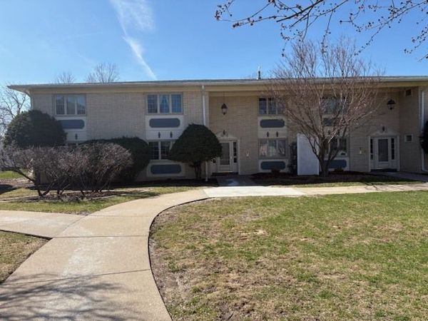 930 17th Street , Unit 14, Moline, IL 61265