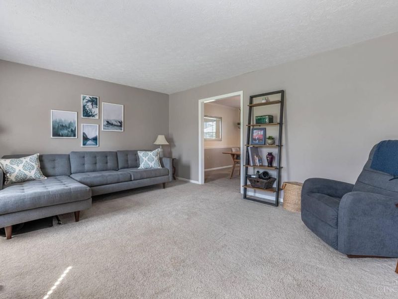 7392 Chinook Drive, West Chester, OH 45069 Photo 2