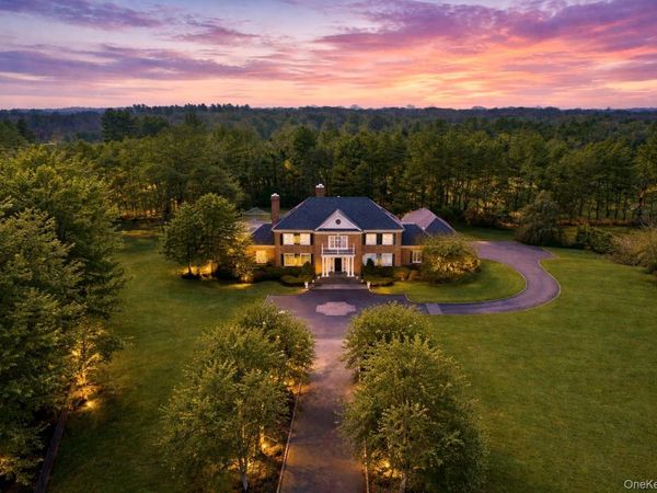 10 Colonial Drive , Upper Brookville, NY 11545