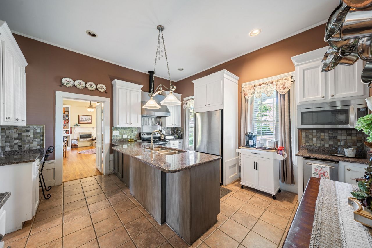 131 NW Pine Street Photo 10