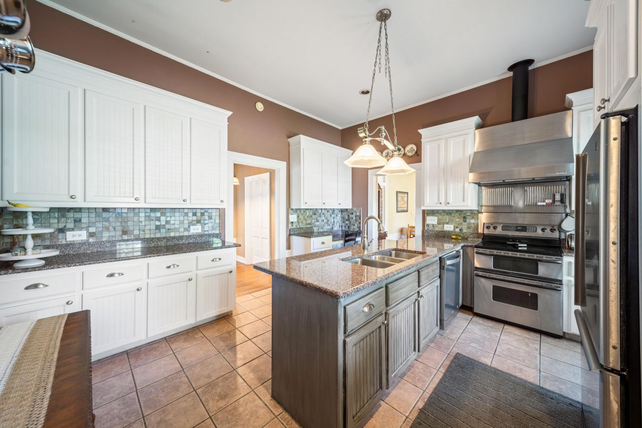 131 NW Pine Street Photo 11