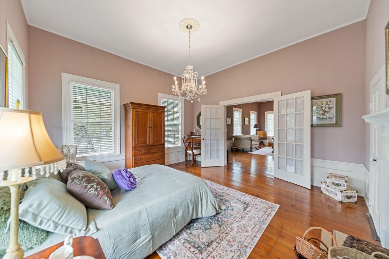 131 NW Pine Street Photo 13