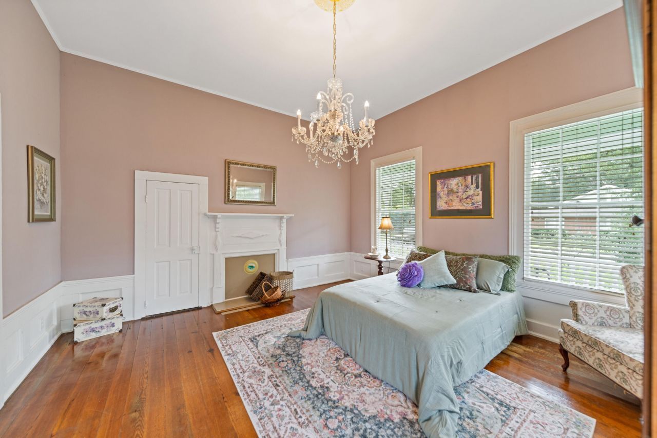 131 NW Pine Street Photo 14