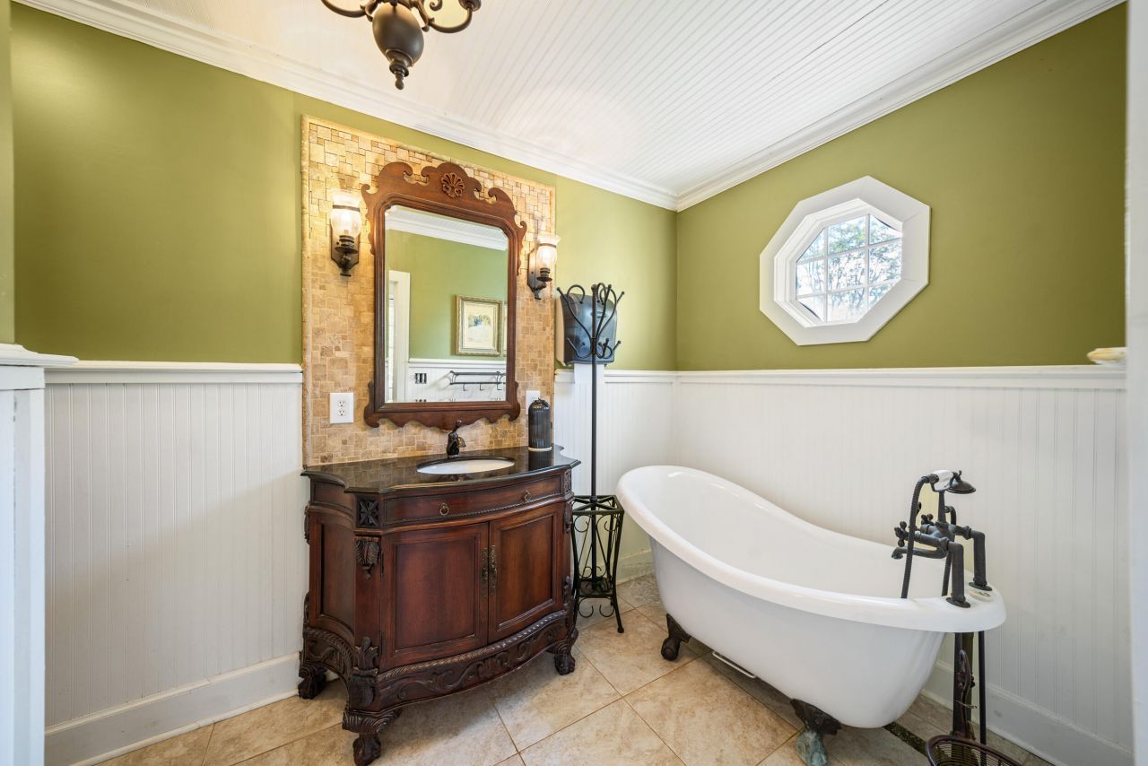 131 NW Pine Street Photo 20