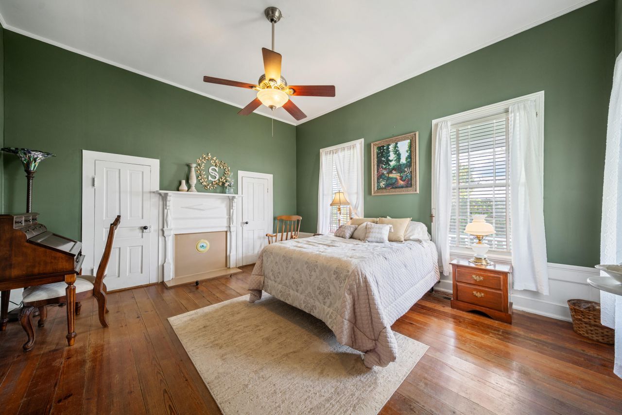 131 NW Pine Street Photo 22