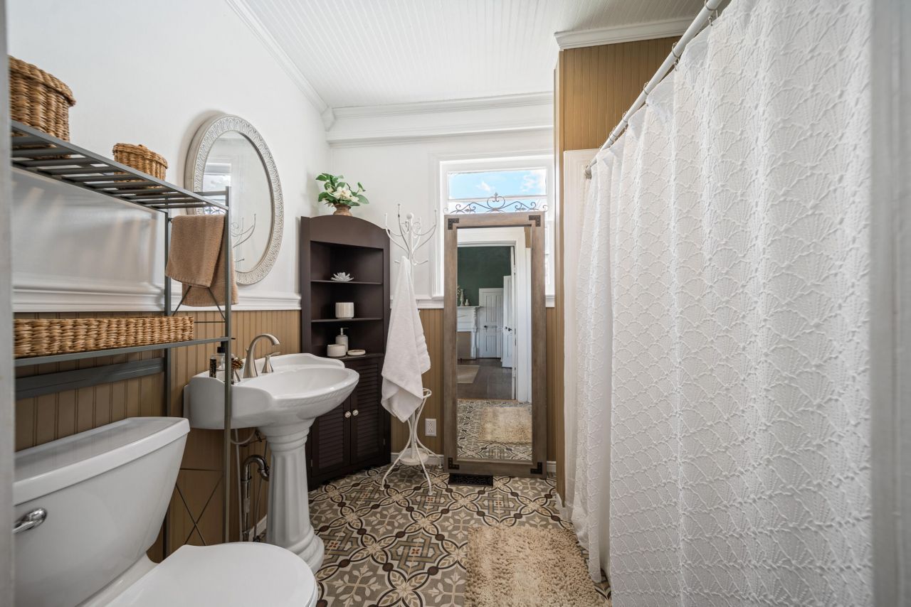 131 NW Pine Street Photo 23