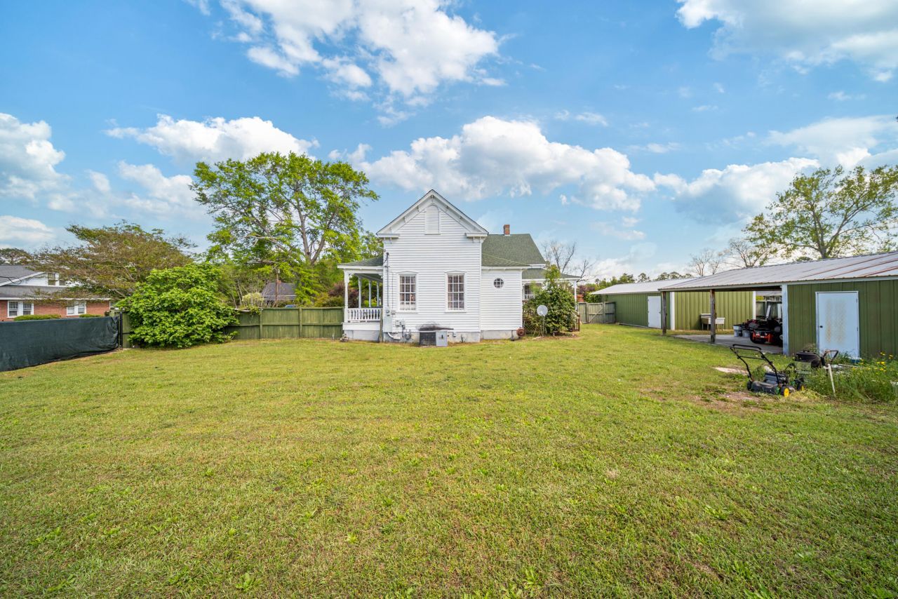 131 NW Pine Street Photo 25