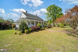 131 NW Pine Street photo 4