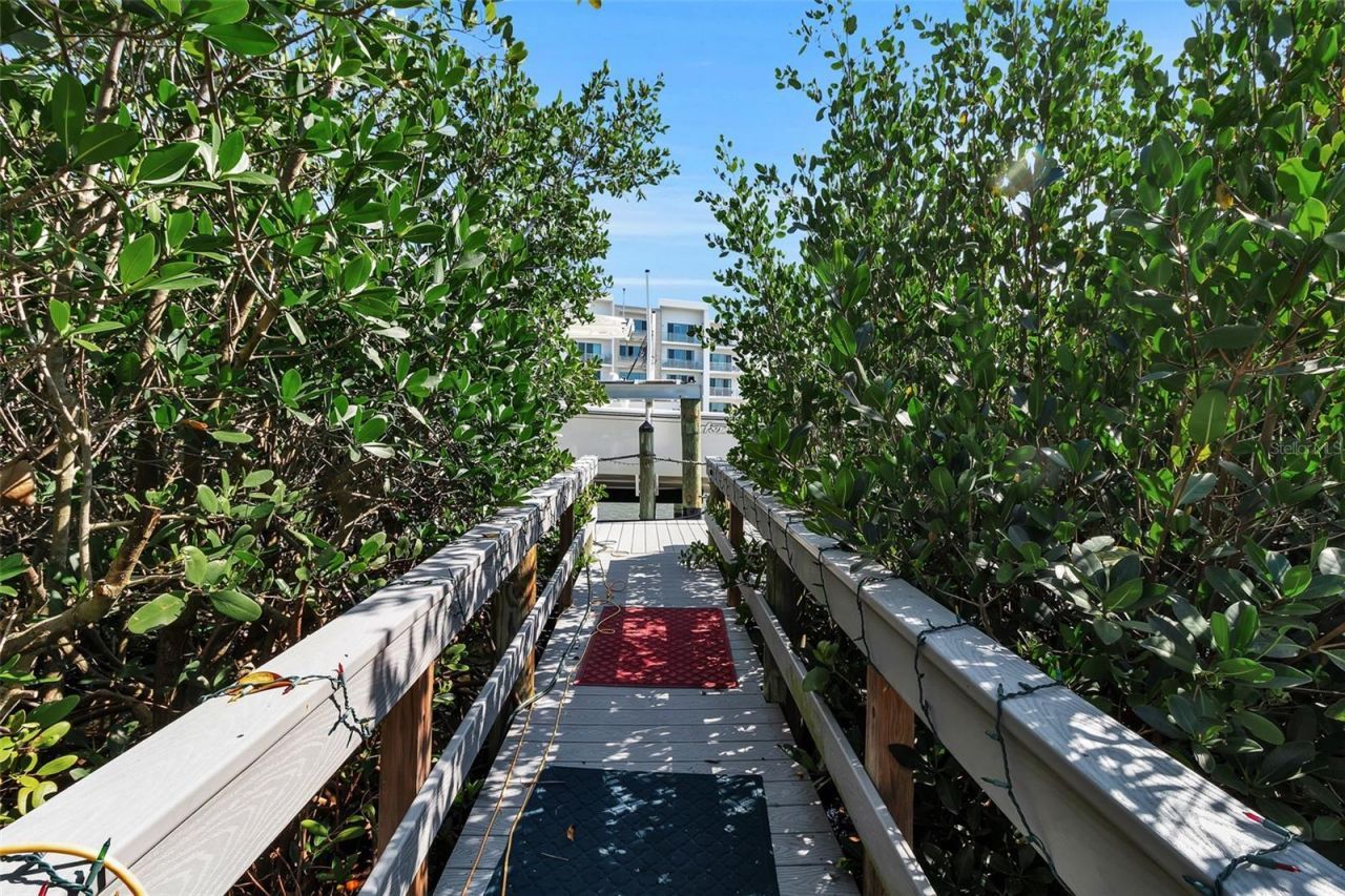 1040 Sylvan Drive, Sarasota, FL 34234 Photo